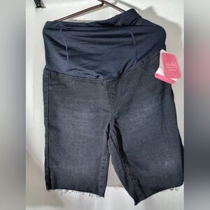 Isobel 8 maternity shorts, NWT